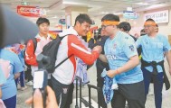 半岛体育-燃情东北超 魅力黑龙江 归来整装再争锋 百名鸡西球迷欢迎“远征队”回家